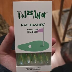 Red Aspen Green Nail Dashes